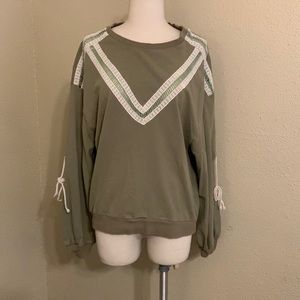 LISTICLE OVERSIZED GREEN DISTRESSED SWEATER